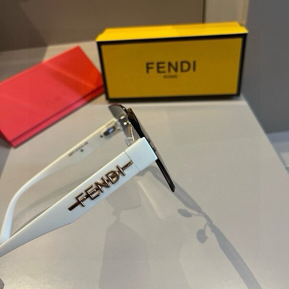 FENDI FF Logo Oversize Sunglasses - Picture 2 of 9